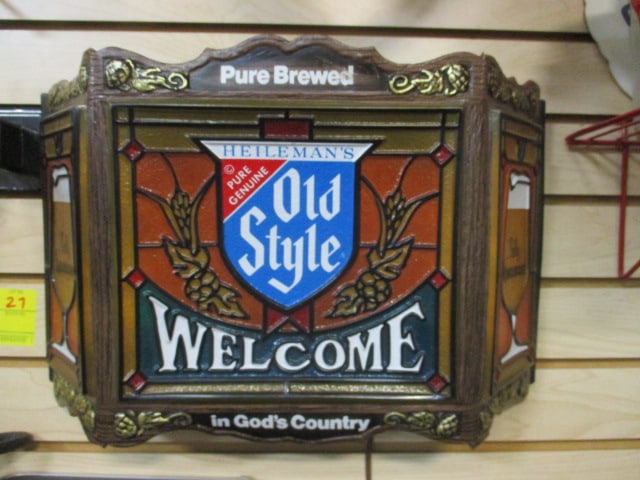 Retro "Heileman's Old Style" Plastic Beer Light-Up Sign: 17" x 12", works 