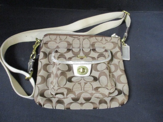 Vintage Coach Purse (1 of 5)