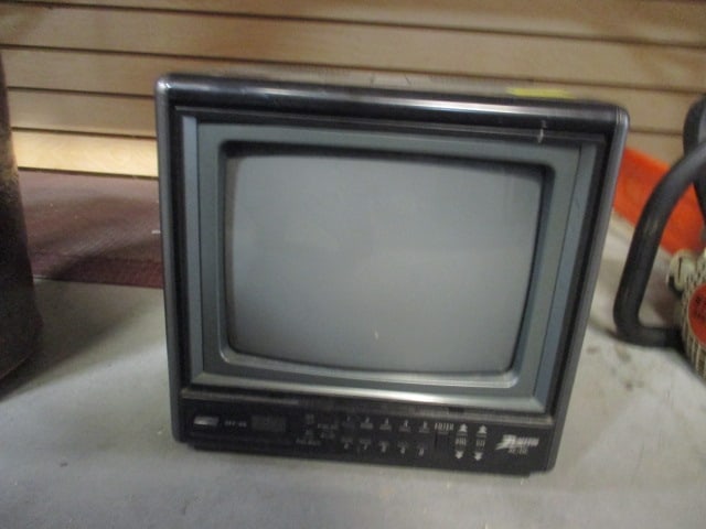 Zenith AC/DC Portable CRT Television - Model D0930S - 1987: 10 1/4" x 11 1/2" x 10", no power cord, untested 