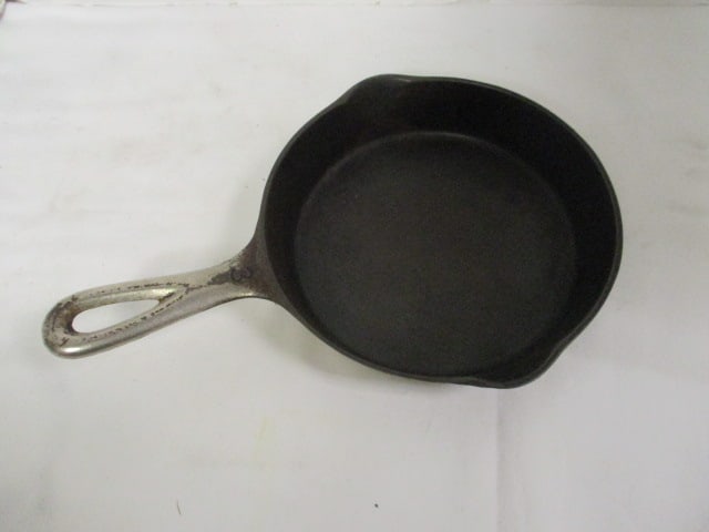 Vintage Wagner Ware "Sidney 0" Cast Iron Skillet #3 - Marked "1053F": 7" 