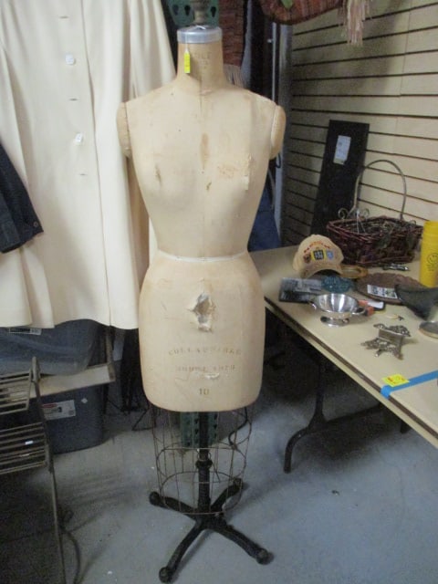 Vintage Wolf Model Forms Collapsible Model Dress Form (1 of 5)