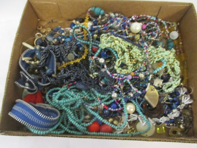 Collection Colorful Fashion Necklaces, Bracelets and Earrings (1 of 4)