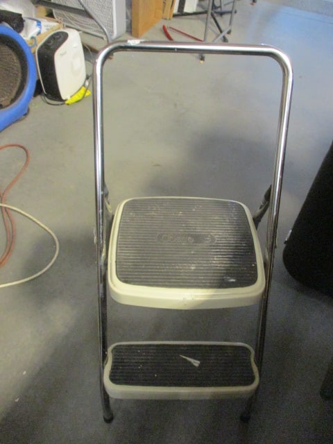 Cosco Step Stool (1 of 3)