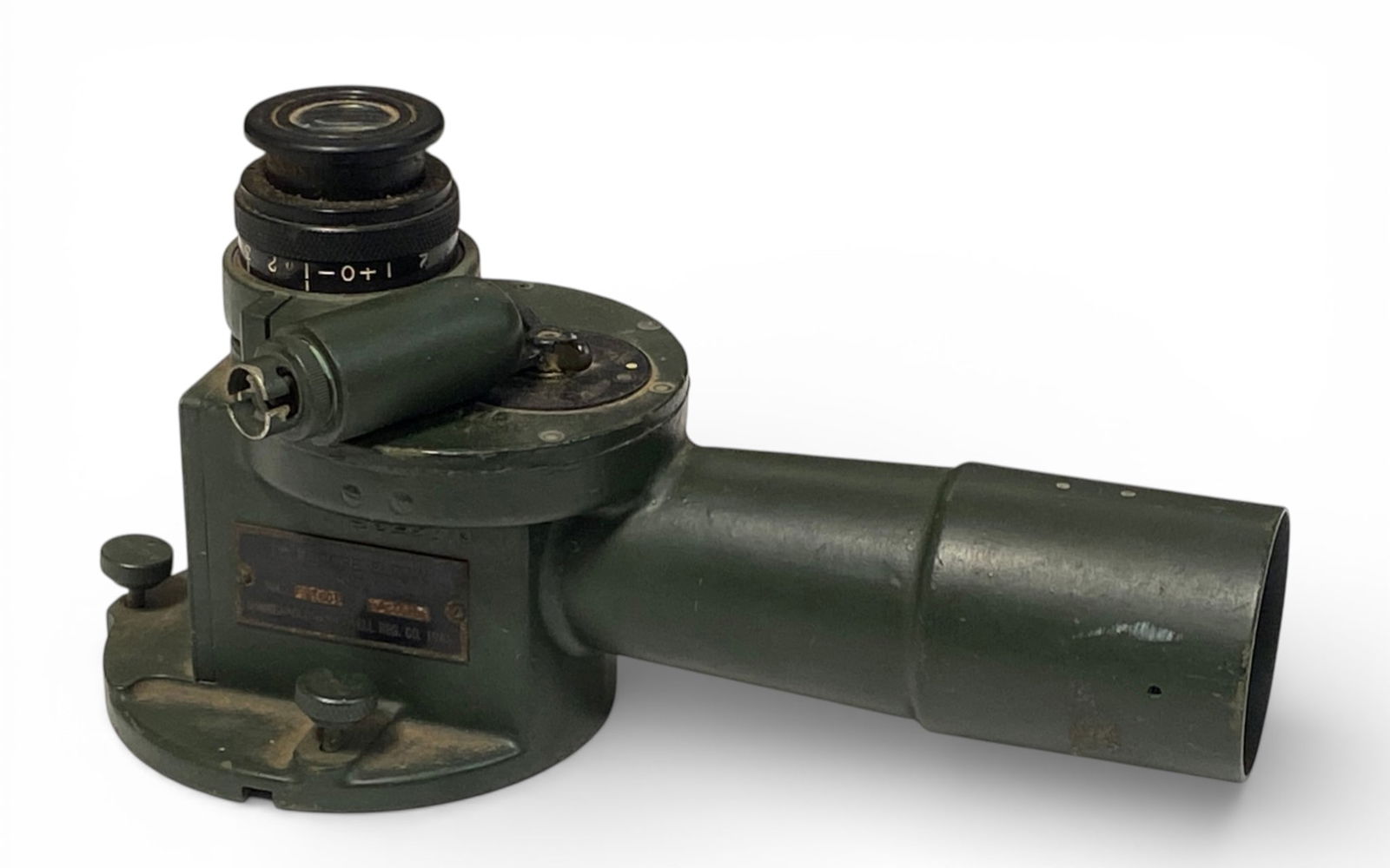 US WWII Telescope Elbow M17 Sight for Tank: Optics: Pretty Foggy and Hard To See Through, May be on the wrong setting. Or need a very good cleaning. Very Cool Item.