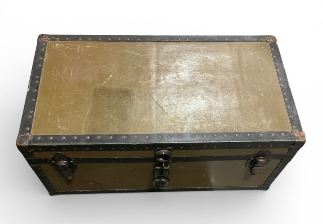 Empty Footlocker *LOCAL PICKUP ONLY*: *LOCAL PICKUP ONLY NO SHIPPING* 