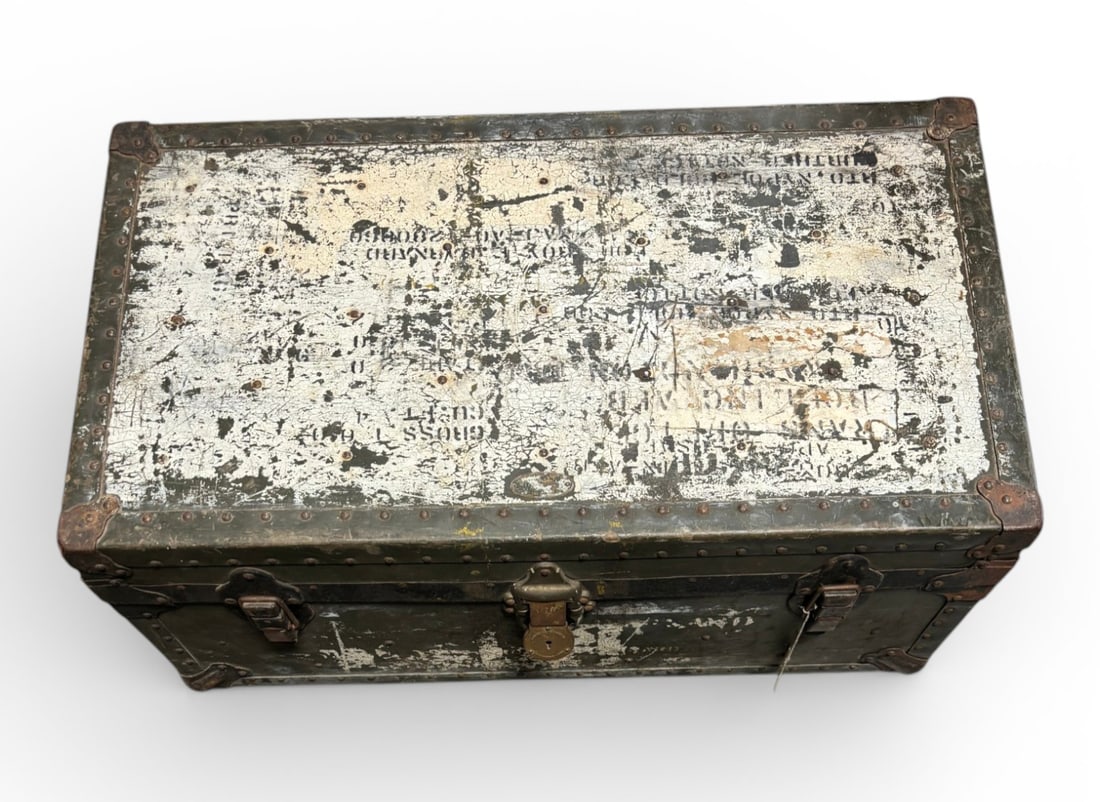 Empty Footlocker *LOCAL PICKUP ONLY*: *LOCAL PICKUP ONLY NO SHIPPING* 