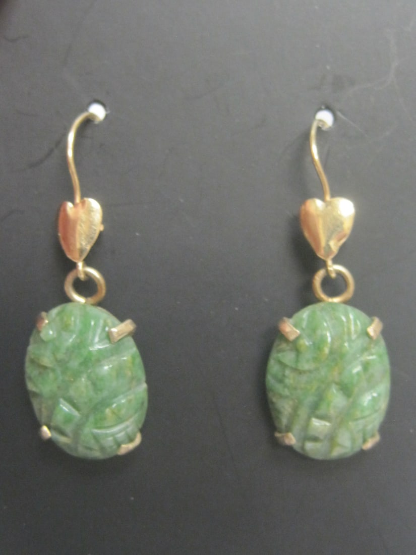 14k Gold Carved Jade Earrings: Weighs 3.8 grams, Oval cabachons, on 14k Gold Heart & wire settings 