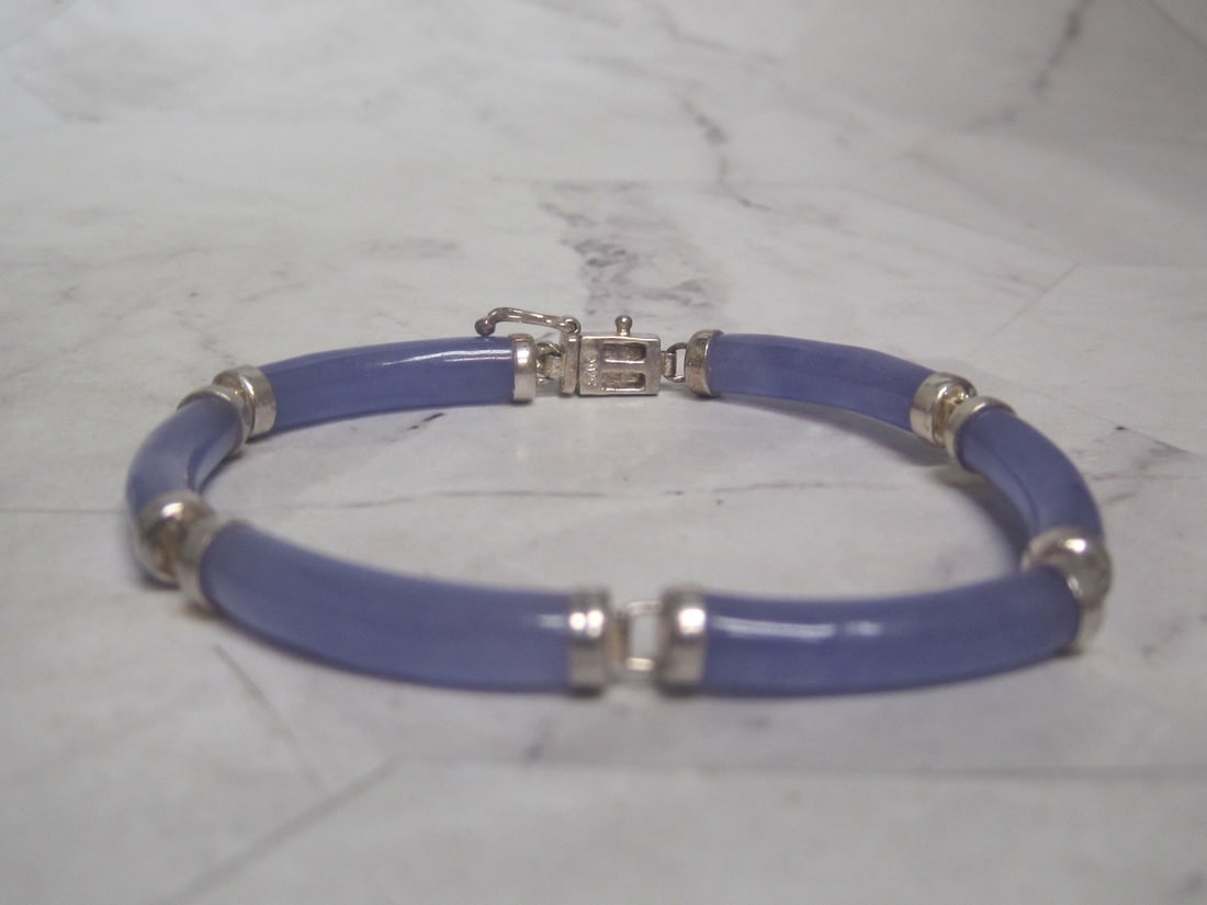 7 1/4" Sterling Silver Lavender Jade Bracelet: Rich color, curved links 