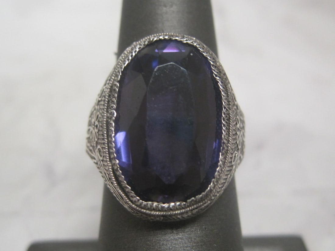 Sterling Silver Amethyst Filigree Chinese Ring: Adjustable size, A superb vivid oval gem