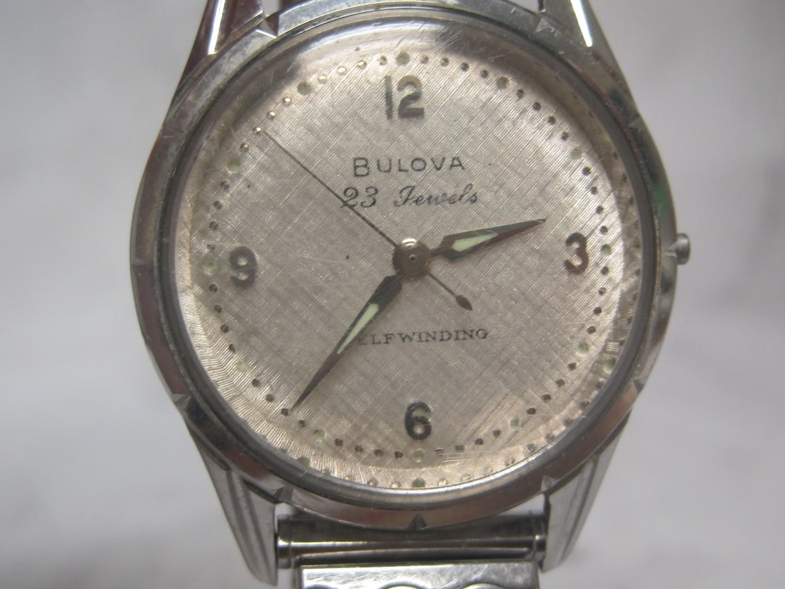 1960's Bulova 23 Jewels Men's Wristwatch - 2