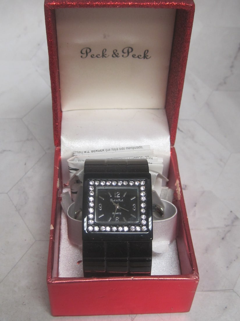 Estate Ladies Fashion Wristwatch by Peck & Peck: Quartz, in original box with papers, battery needed 