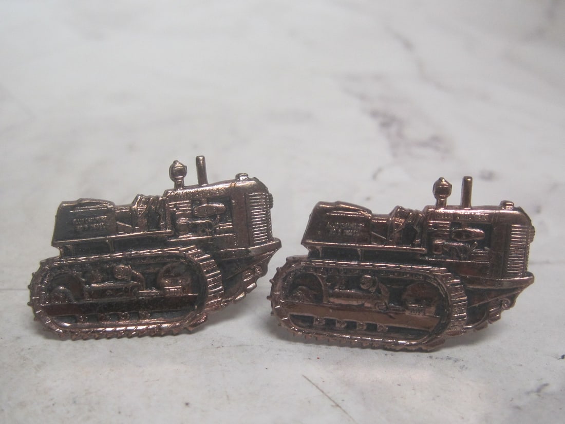 Allis Chalmers Figural Tractor Cufflinks (1 of 4)