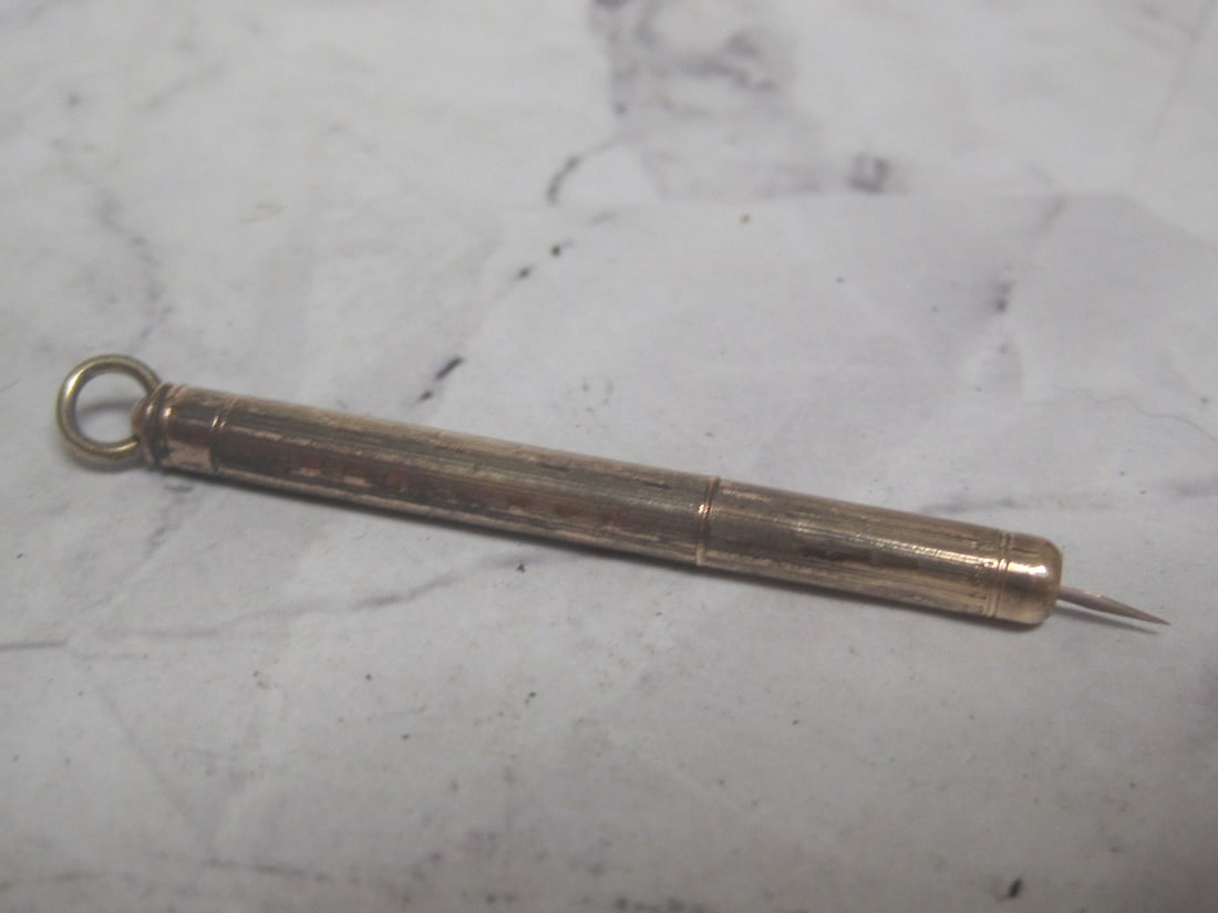 Art Deco Gold-Filled Toothppick: Gold tip pendant style, mechanical retractable by turning the casing 