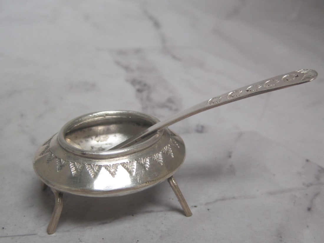 American Coin Silver Salt Cellar & Spoon: Weighs 18 grams, Native stamped designs, Footed oval, Pawn era, unmarked 