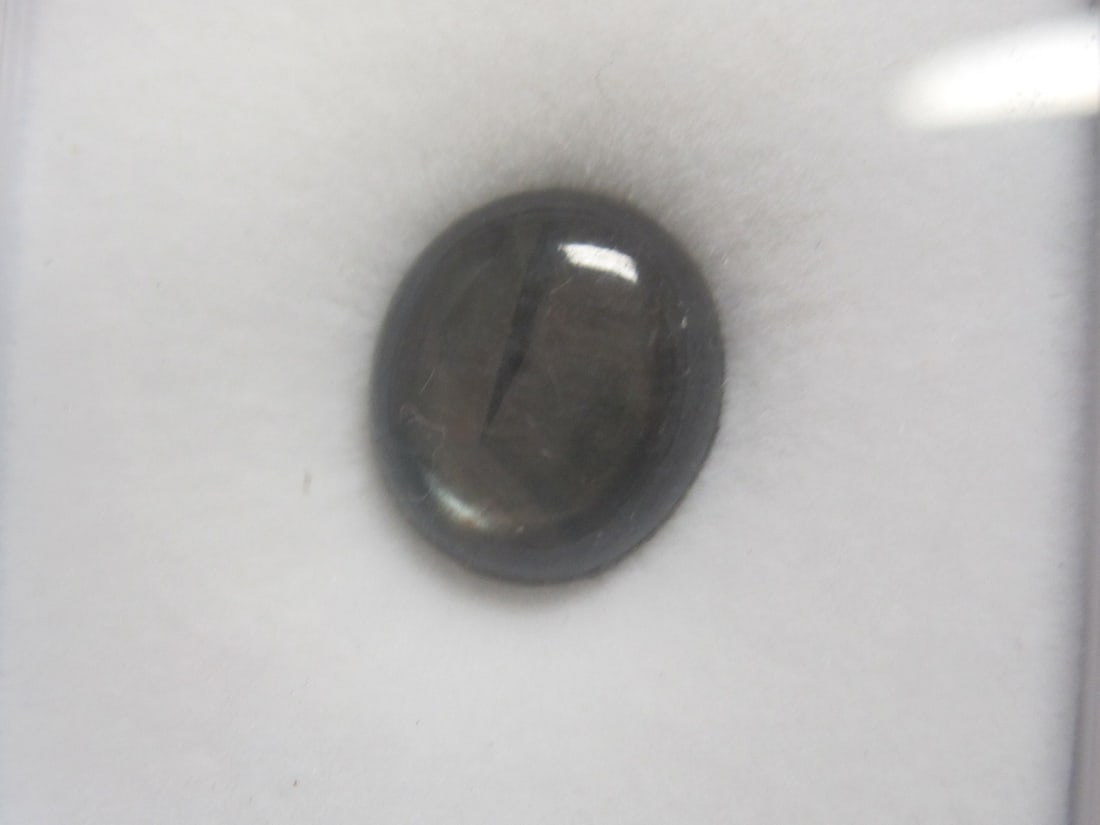 Black Star Sapphire Gemstone: 9.3 carats, 12.5x11.5mm