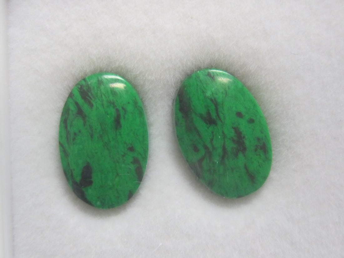 Pair of Burmese Maw Sit Sit Jade Cabochons: 13x9mm each, oval, scarce