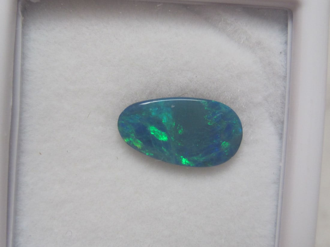 Black Opal Doublet: 10.4x6mm, fiery gem, ovoid shape 
