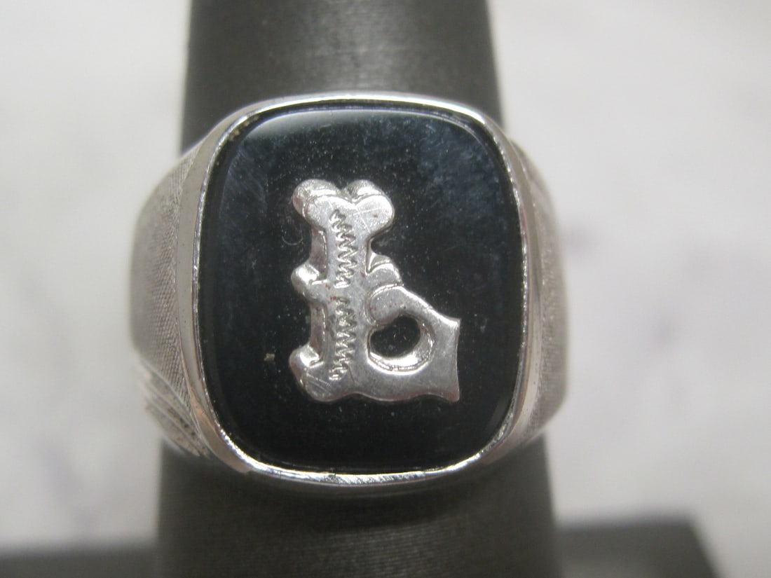 Sterling Silver Men's Ring: Weighs 4.8 grams, Size 7 3/4, Initial "L" in black onyx 
