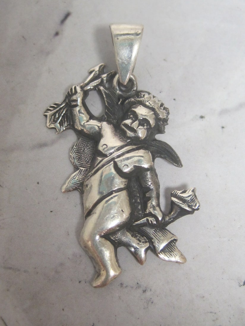 Sterling Silver Figural Cherub Pendant: Weighs 5 grams 