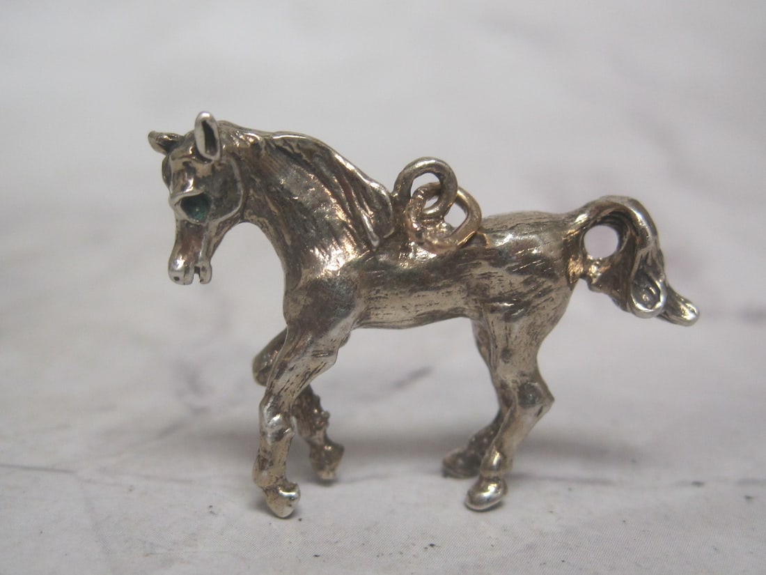 Sterling Silver Figural Horse Pendant: Weighs 8 grams, Great detail 