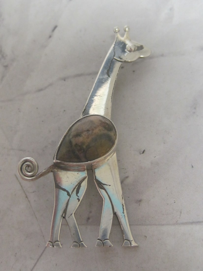 Sterling Silver Sajen Figural Giraffe Pin: Jasper agate trim 