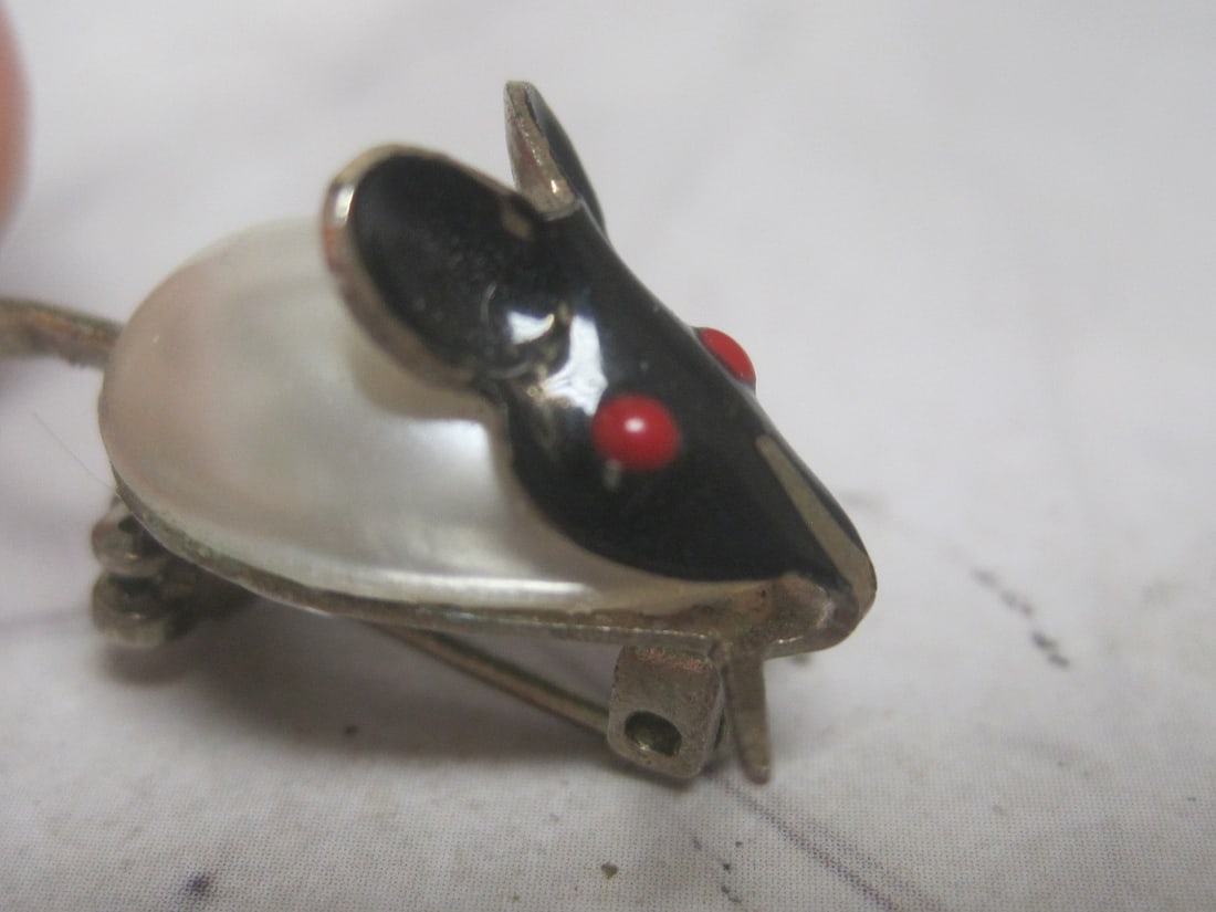 Cool Figural Mouse Pin: . 