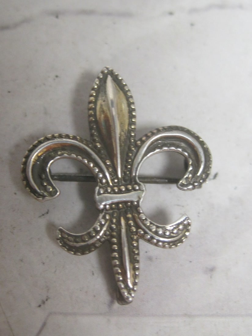 Sterling Silver Antique Fleur-De-Lis Pin or Watch Hanger: Weighs 3 grams 