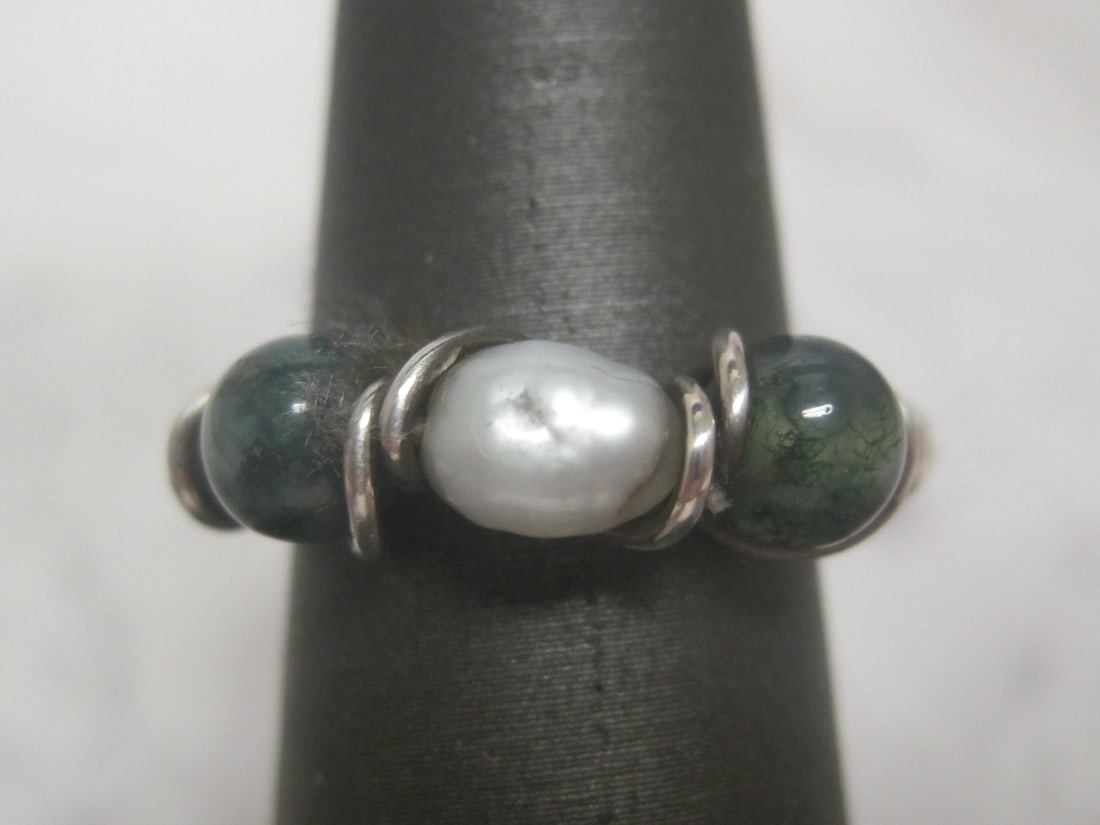 Sterling Silver, Pearl, & Green Agate Artisan Ring: Weighs 2.1 grams, Size 6