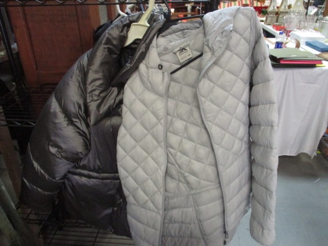 2 Lightweight Gray Puffer Jackets: Dark Gray (2XL by A New Day), Light Gray (Large by Zeroxposur) 