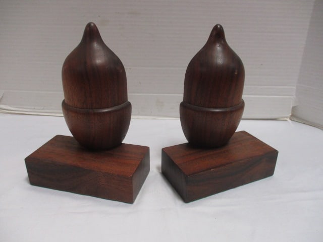 Wood Acorn (PR) Bookends: 8"