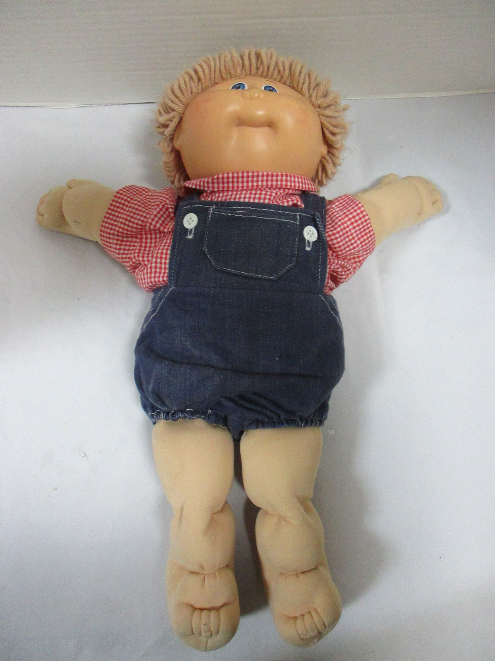 Signed Vintage Cabbage Patch Doll (16"): See all pictures 