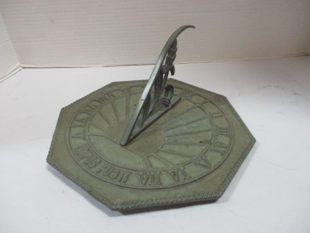 Tempus Fugit Sundial w/Roman Numerals: 10 x 10