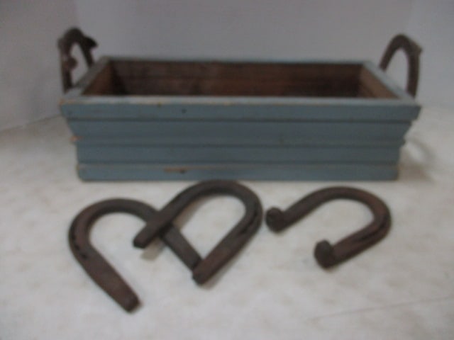 Rustic Wood Box w/Horseshoe Handles & Horseshoes: . 