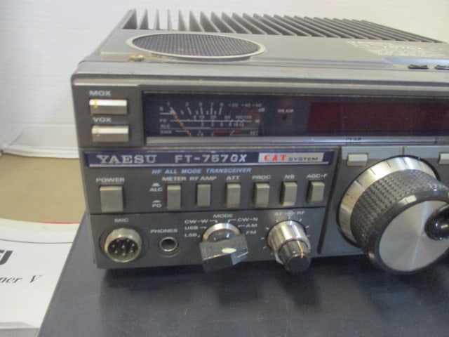 MFJ Versa Tuner Antenna Tuner & Yaesu FT7S7GX Transceiver - 7