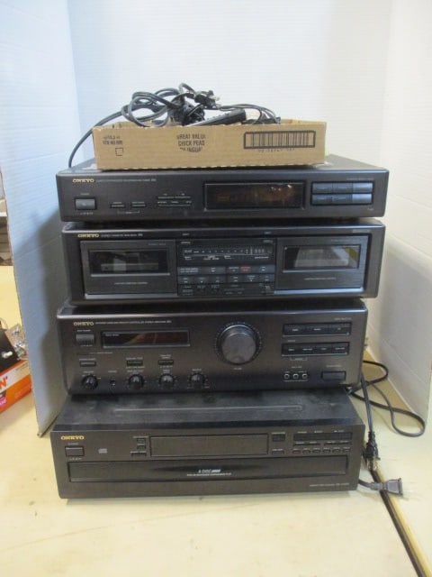 Onkyo Stereo Set-6 Disc Changer (DX-C370), Amplifier (A-RV401), (1 of 20)