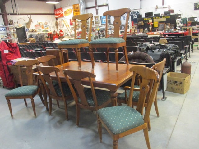 Ethan Allen 'Country Crossings'Table w/8 Chairs & 2 Leafs: Table (39 x 67) w/o Leafs, Leafs are 20" (Some surface scratches on table & chairs need reupholstered-Seats are easy to remove) 