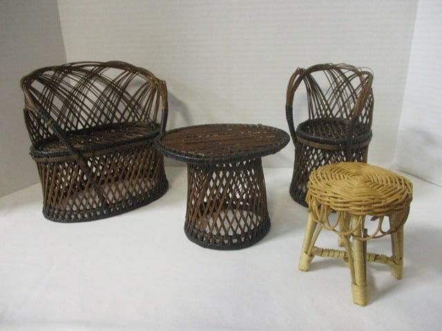 Wicker Doll Furniture (1 of 9)