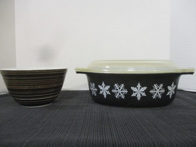 Pyrex Bowl & Black Snowflake Casserole Dish (1 of 18)