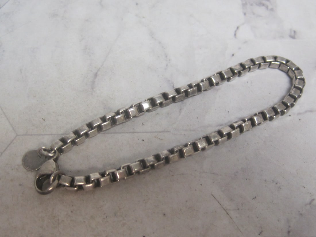 7 1/2" Sterling Silver Tiffany & Co. Venetian Link Bracelet: Weighs 15.3 grams 