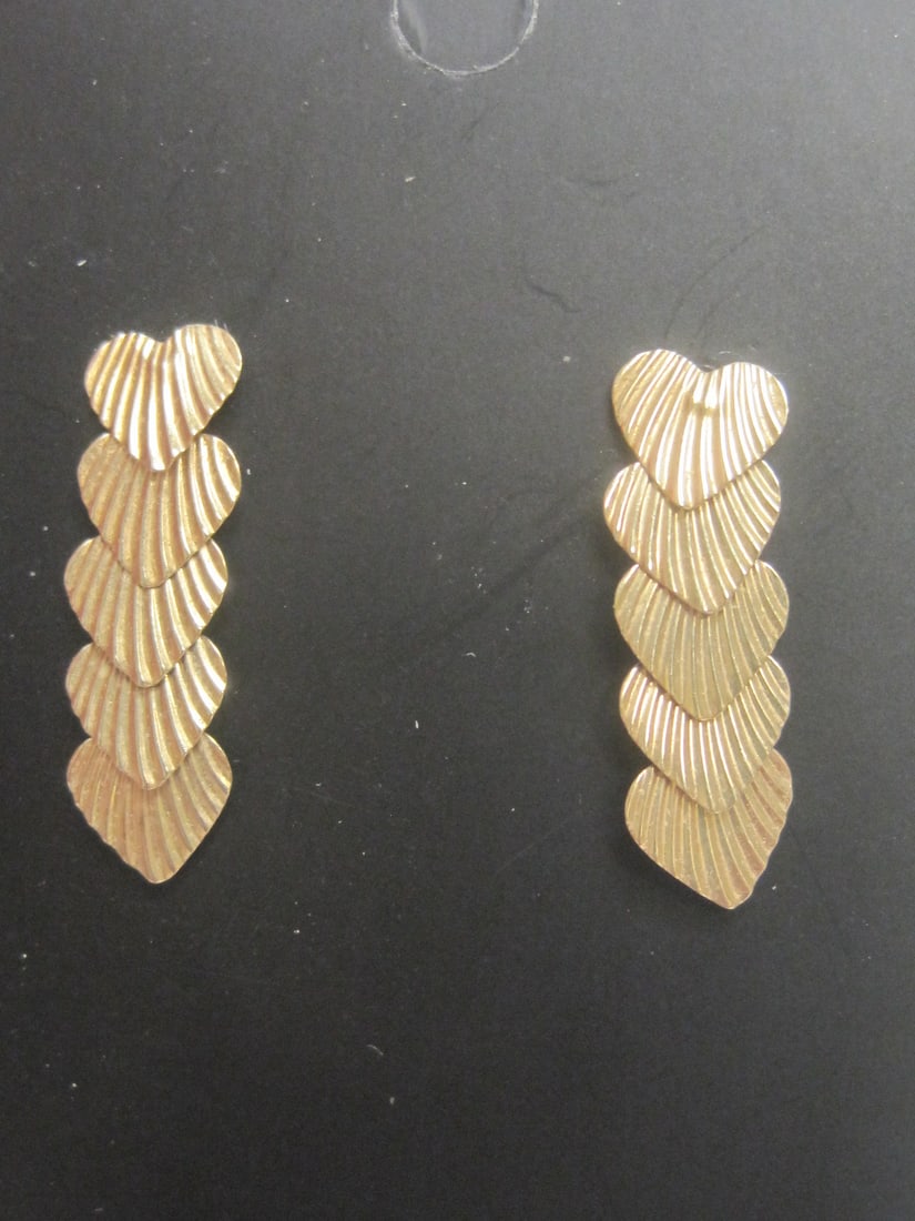 14k Gold Dangling Hearts Pierced Earrings: Weighs 0.9 gram 