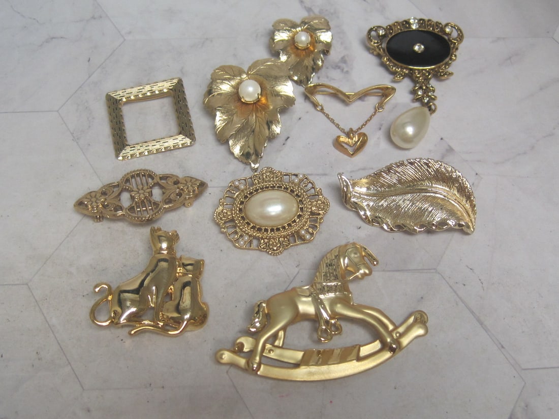 Lot of 10 Goldtone Brooches: Some signed 