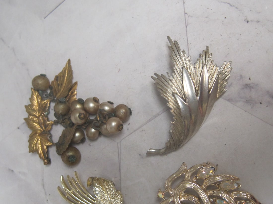 Lot of 6 Leaf Brooches - 4