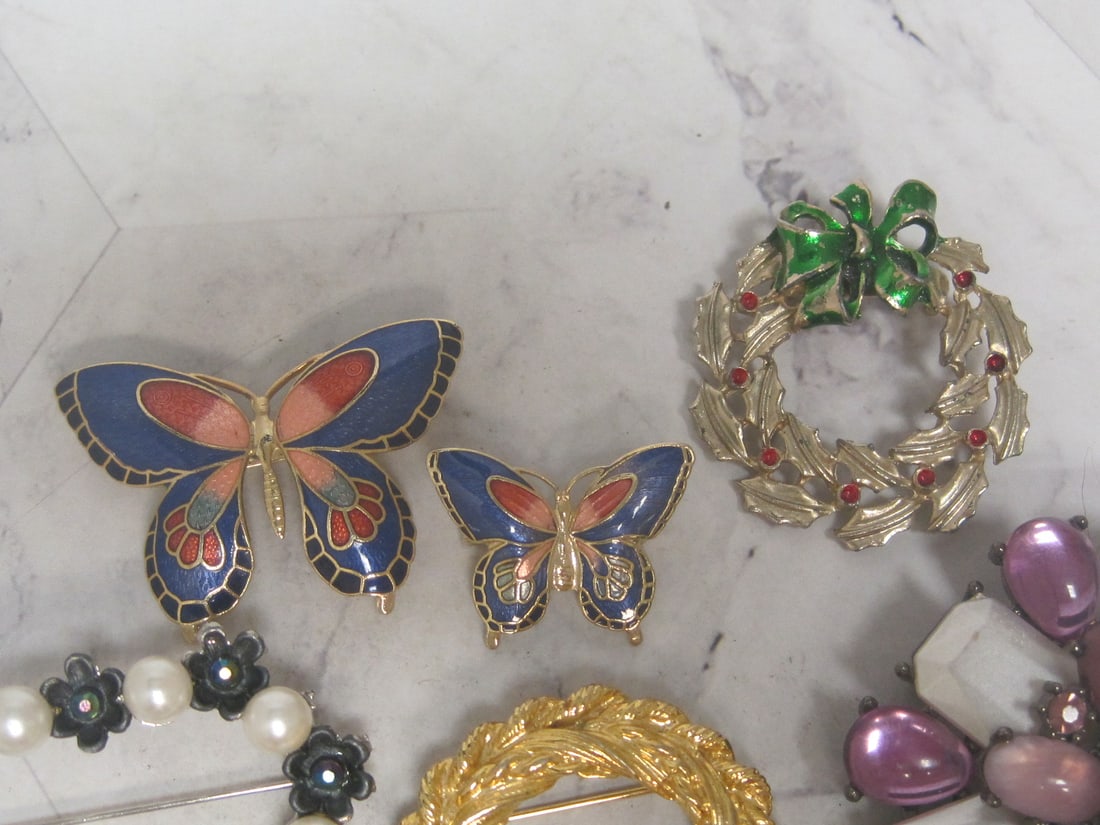 Lot of 11 Brooches - 3