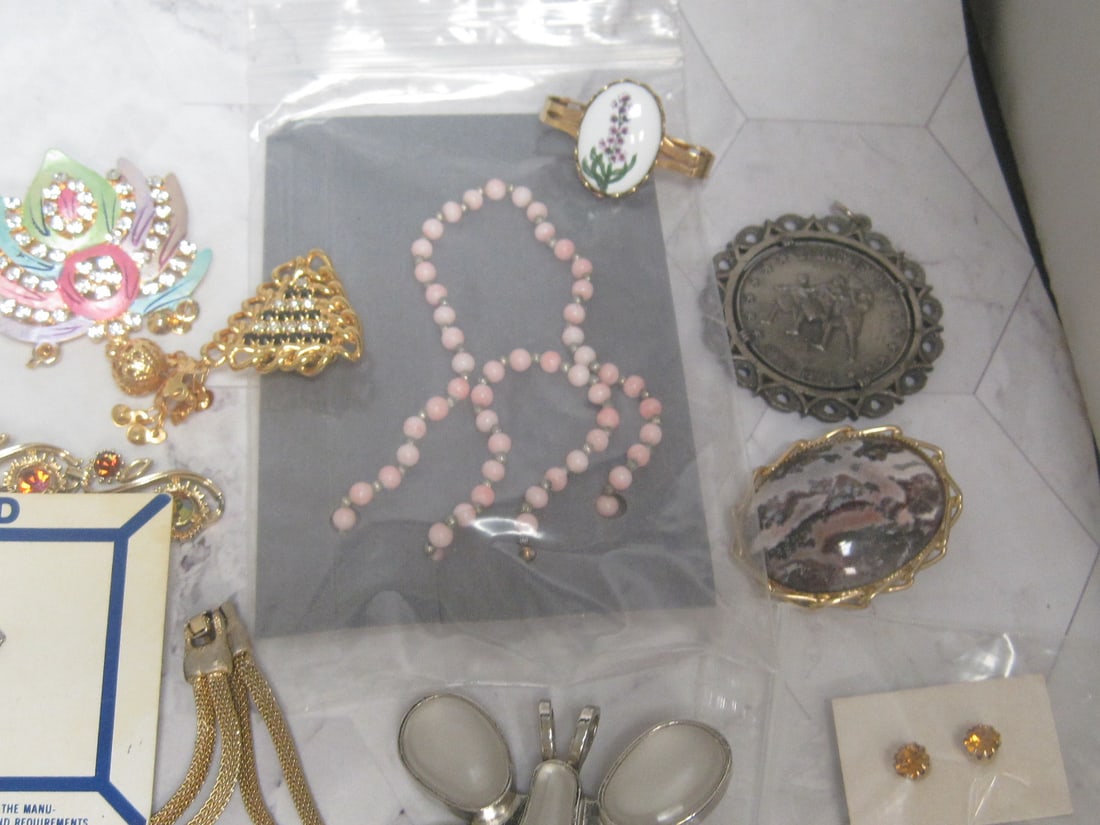 Huge Lot of Vintage/Modern Jewelry - 3