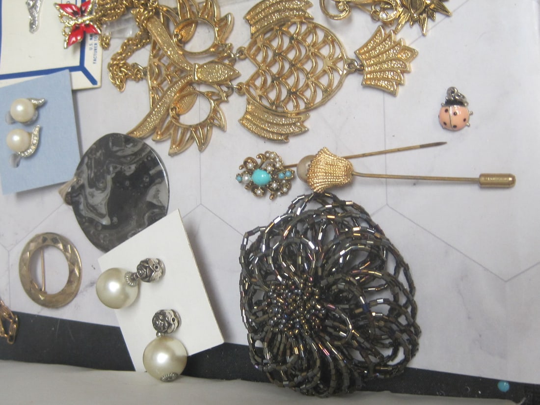 Huge Lot of Vintage/Modern Jewelry - 6