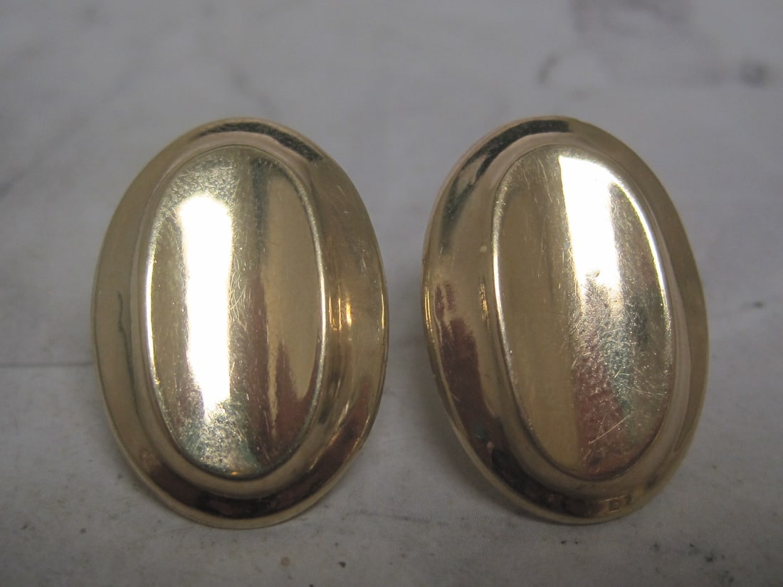 14k Gold Oval Disc Pierced Earrings: Weighs 6.7 grams 
