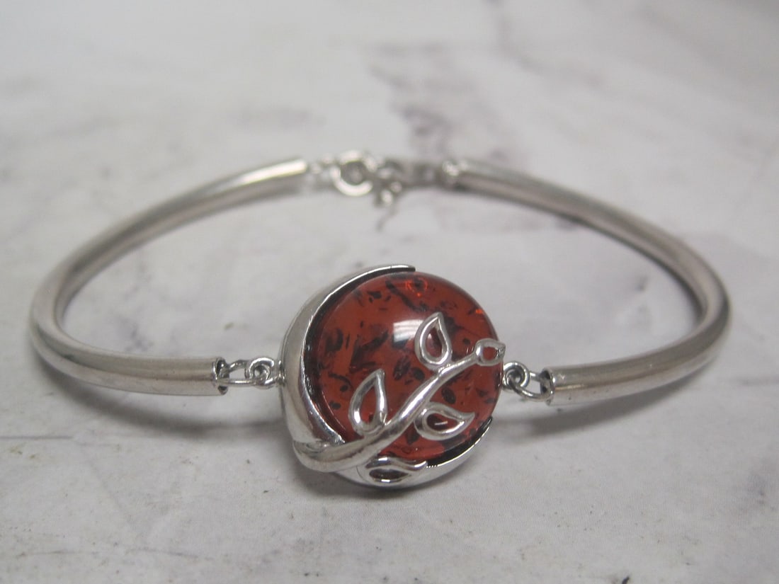 Sterling Silver Amber Baltic Bracelet: Weighs 8.8 grams 