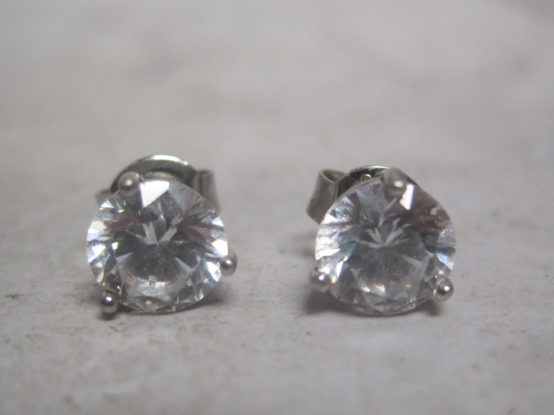 Sterling Silver CZ Round Stud Earrings: Weighs 1.7 grams 