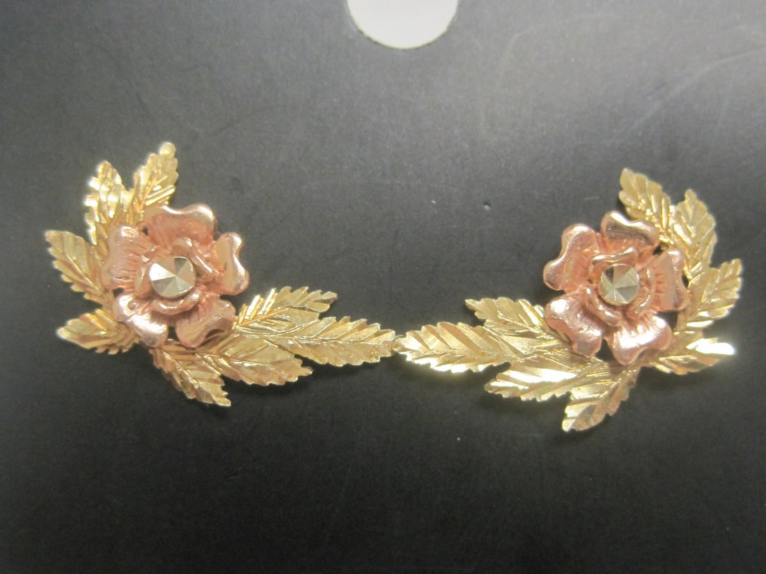 14k Gold Two-Tone Flower Pierced Earrings: Weighs 2.1 grams 