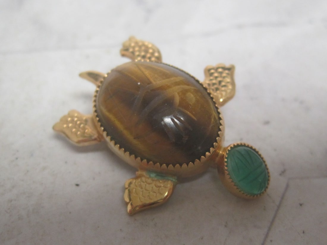 Vintage Turltle Gold-filled Brooch with Tiger's Eye Shell & Green Stone: . 